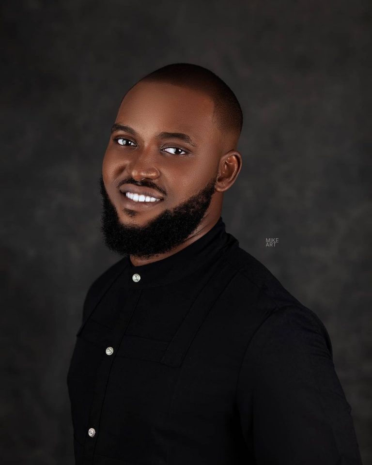 Eze Ebube by Neon Adejo www.Greatgospelmusic.net