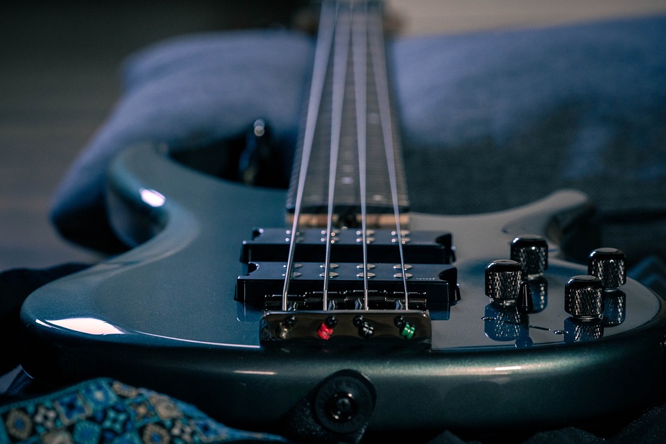 learn how to play bass guitar